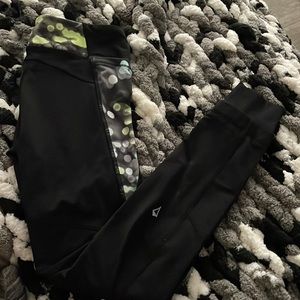 Ivivva girls leggings with phone pockets